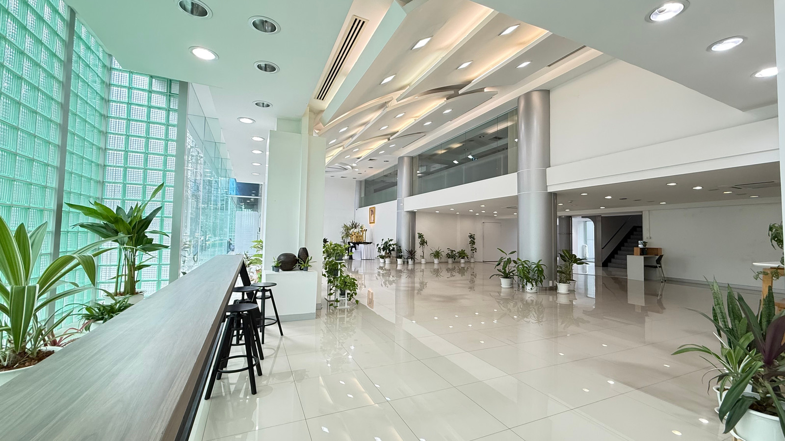 Compound Space 493ตรม ชั้น1 ออฟฟิศให้เช่า ทำเลถนนเพชรบุรีตัดใหม่ ใกล้ MRT เพชรบุรี ARL มักกะสัน เหมาะทำโชว์รูม คลีนิค ศูนย์ฟิตเนส