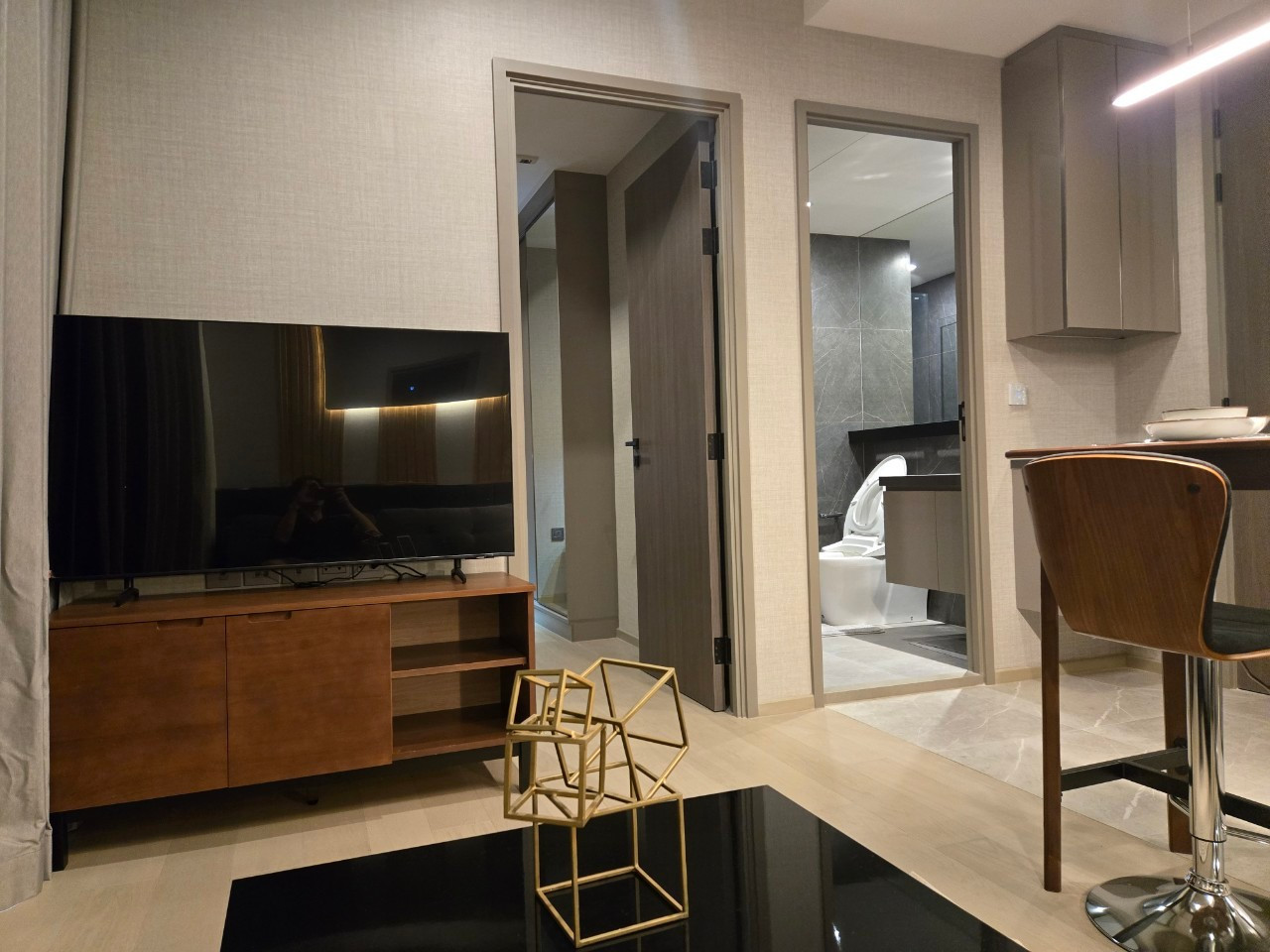 !! Beautiful room for rent, Condo THE EXTRO Phayathai-Rangnam, near BTS Victory Monument. !! Beautiful room for rent, Condo THE EXTRO Phayathai-Rangnam, near BTS Victory Monument.