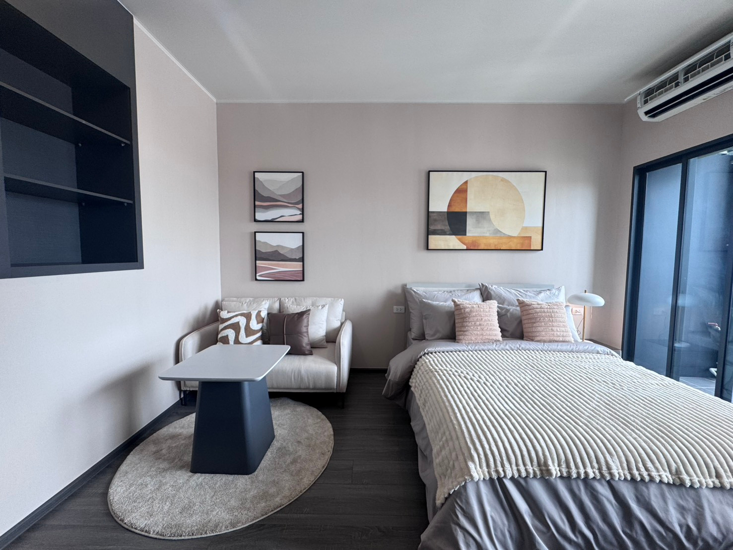 Urgent Ideo sukhumvit rama4 1bed New Series size 30.35 sq m, high floor, only 3.99mb. To make a viewing appointment call 0957615782 Urgent Ideo sukhumvit rama4 1bed New Series size 30.35 sq m, high floor, only 3.99mb. To make a viewing appointment call 0957615782