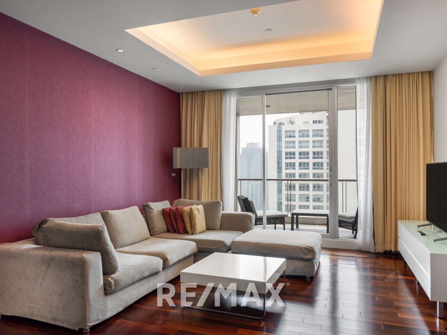 Sky Villas (in same building as Ascott Sathorn Bangkok) Please feel free to leave me a message on LINE Sky Villas (in same building as Ascott Sathorn Bangkok) Please feel free to leave me a message on LINE