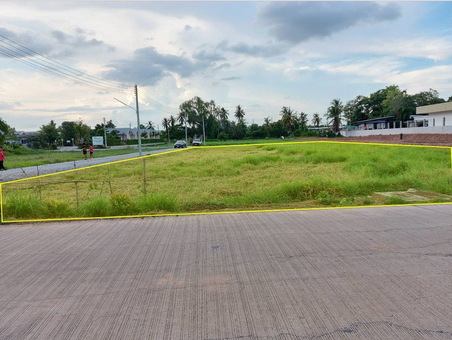 Land for sale, 1 rai 1 ngan 38.6 sq m, Ban Krang, Mueang Phitsanulok District, good location near Singhawat Road, suitable for investment. Land for sale, 1 rai 1 ngan 38.6 sq m, Ban Krang, Mueang Phitsanulok District, good location near Singhawat Road, suitable for investment.
