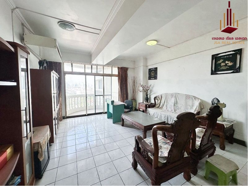 ✨ For Sale: Royal Castle Pattanakarn Condo ✨💰 Only 6,300,000 THB ✨ For Sale: Royal Castle Pattanakarn Condo ✨💰 Only 6,300,000 THB
