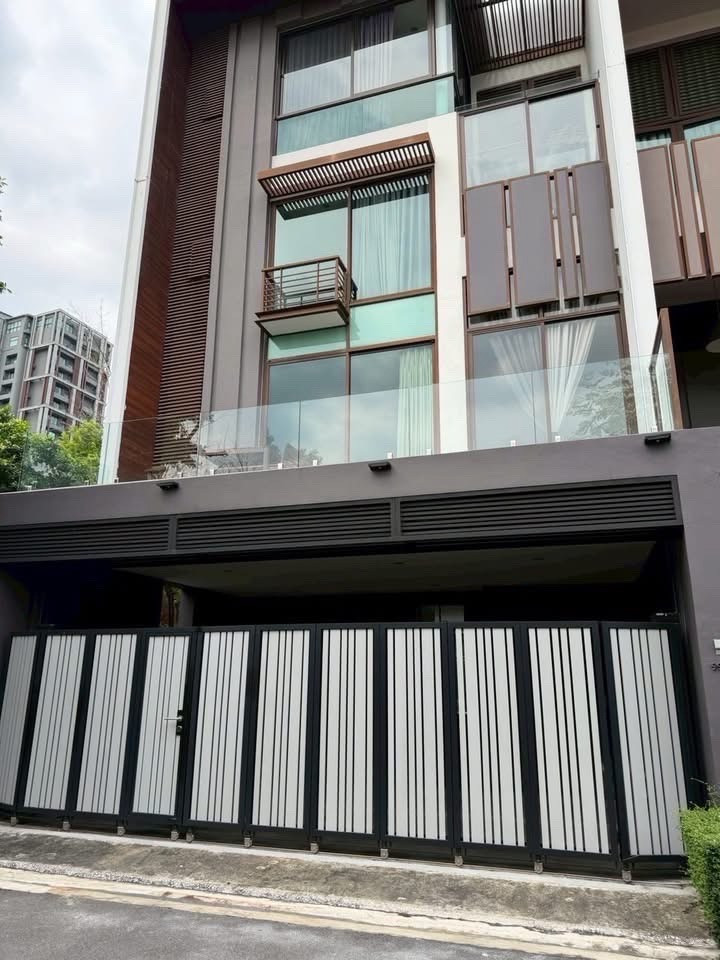 Detached house Sukhumvit 65 near BTS Ekkamai Thonglor prime location Bangkok