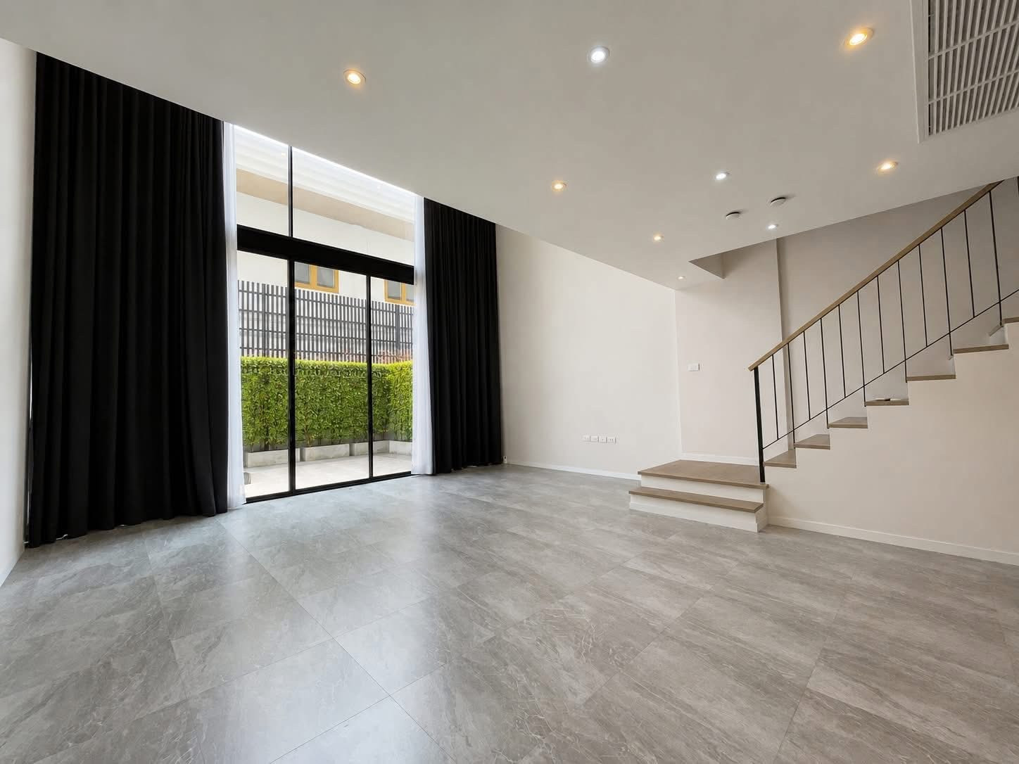ปล่อยเช่า Luxury Townhome ทำเลรัชดา–ลาดพร้าว ใกล้ MRT รัชดาภิเษก เพียง 750 เมตร – รูปที่ 3