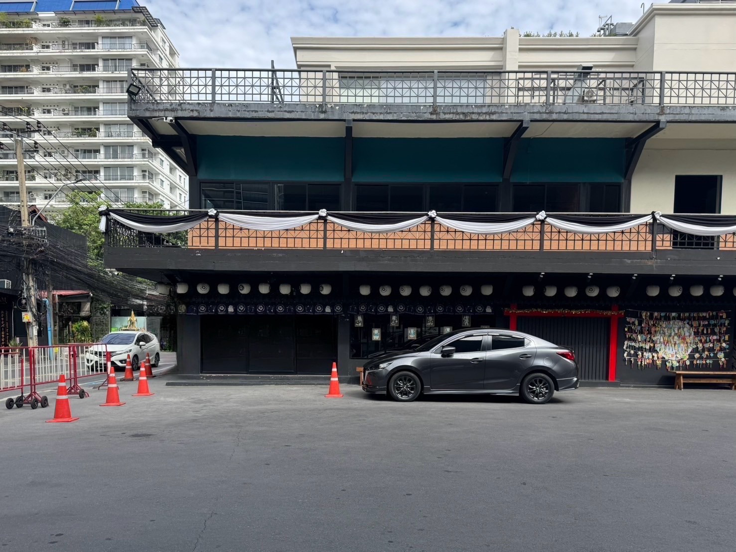 Shop/restaurant/bar for rent, Thonglor Sukhumvit 55, 2nd floor, size 144 sq m., has parking, convenient travel, busy people, Asian, European, and office workers, Thonglor zone. Shop/restaurant/bar for rent, Thonglor Sukhumvit 55, 2nd floor, size 144 sq m., has parking, convenient travel, busy people, Asian, European, and office workers, Thonglor zone.