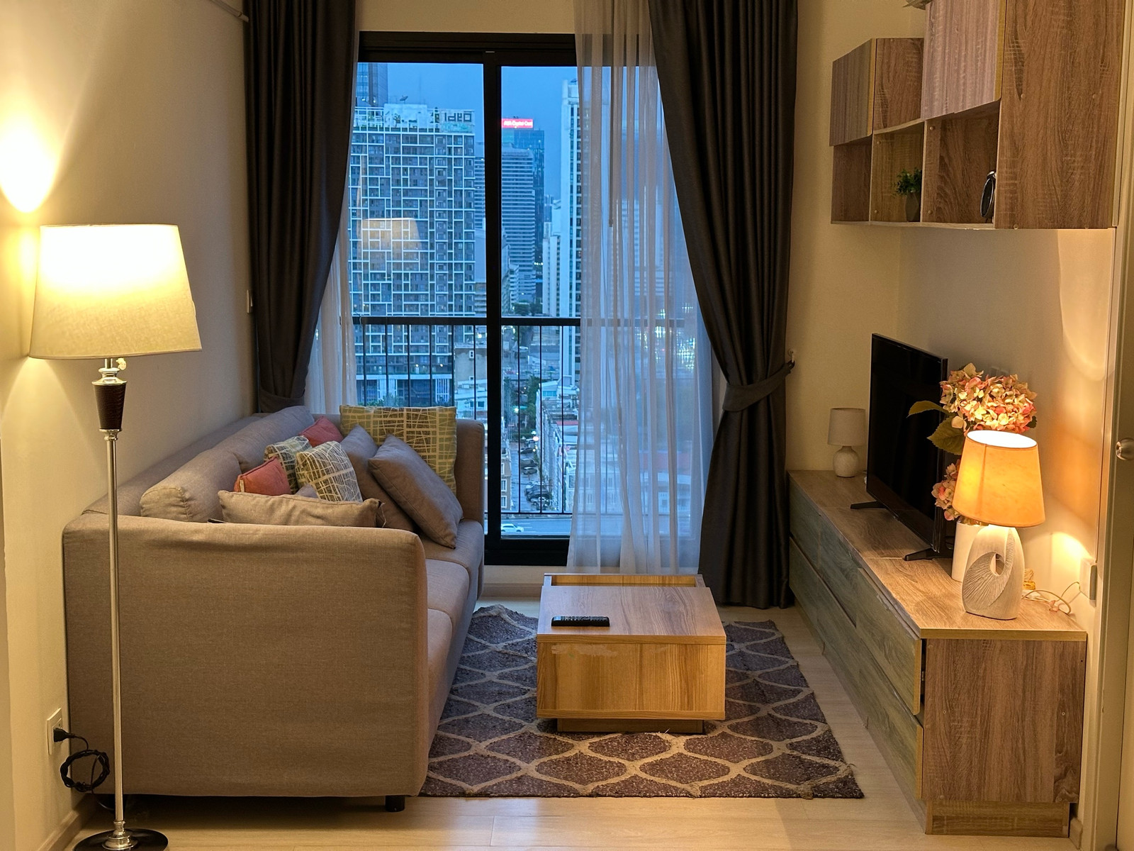 Life asoke Best price🔥 Nicely decorated Direct access to MRT Petchaburi ! Life asoke Best price🔥 Nicely decorated Direct access to MRT Petchaburi !
