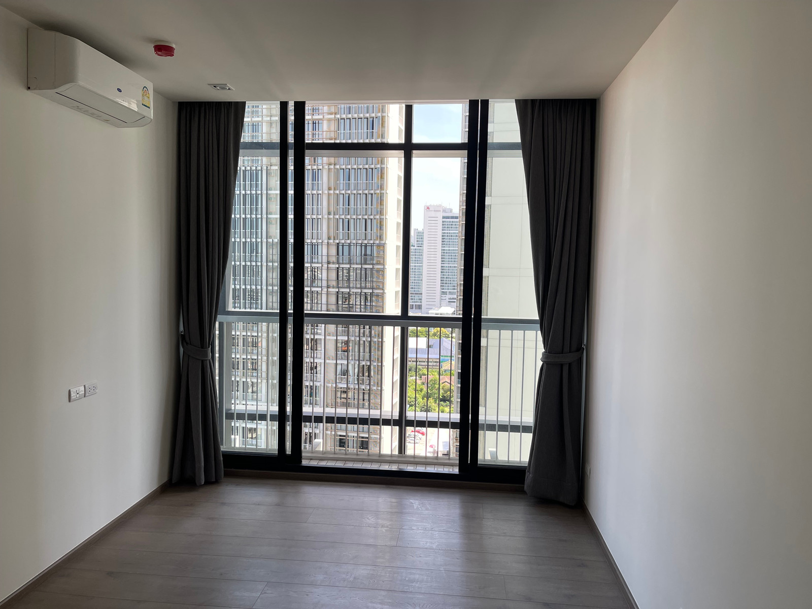 Corner Unit Brand New, Never Occupied – High Floor (19th Floor)! Urgent Sale at Park Origin Phrom Phong (Park 24), 39.87 SQ.M., Near BTS Phrom Phong Corner Unit Brand New, Never Occupied – High Floor (19th Floor)! Urgent Sale at Park Origin Phrom Phong (Park 24), 39.87 SQ.M., Near BTS Phrom Phong