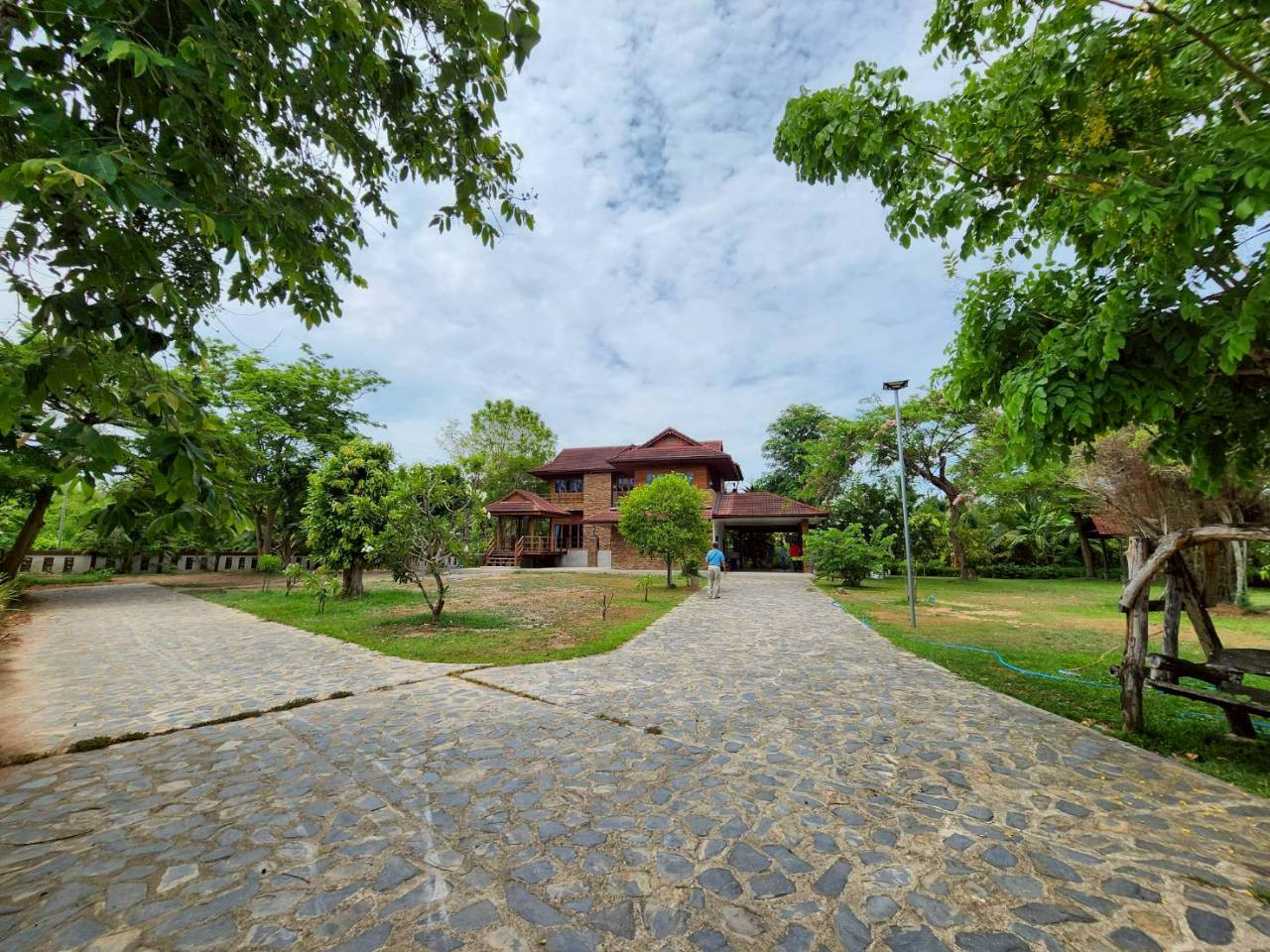 Land for sale with house and coconut plantation, over 6 rai, Mueang Samut Songkhram District. Samut Songkhram Province Land for sale with house and coconut plantation, over 6 rai, Mueang Samut Songkhram District. Samut Songkhram Province