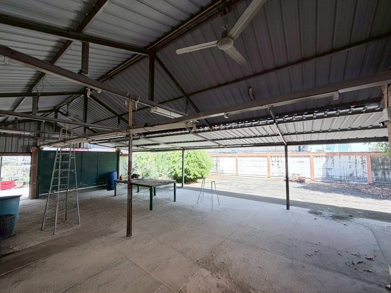 📍 Land for sale with buildings Soi Krathum Lom 31
Good location, convenient travel, suitable for residence, warehouse or business. – รูปที่ 4