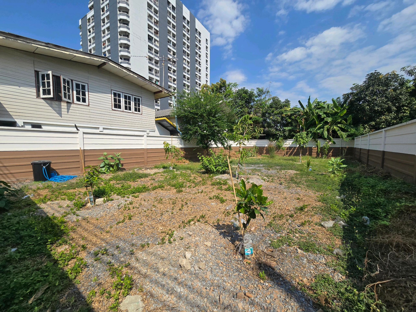 Empty land for sale, already filled in, Jai Outdoor Watthana, 49.7 sq m. Walk 400 meters to MRT Muang Thong Thani. Next to Makro Chaengwattana