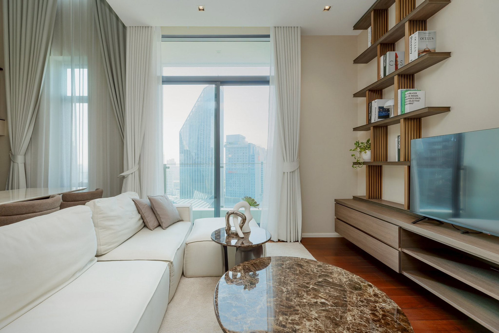 🔥Condo for sale, The Diplomat Sukhumvit 39, The Diplomat Sukhumvit 39, prime location in the heart of Phrom Phong. Corner room provides maximum privacy✨ Fully furnished with electrical appliances