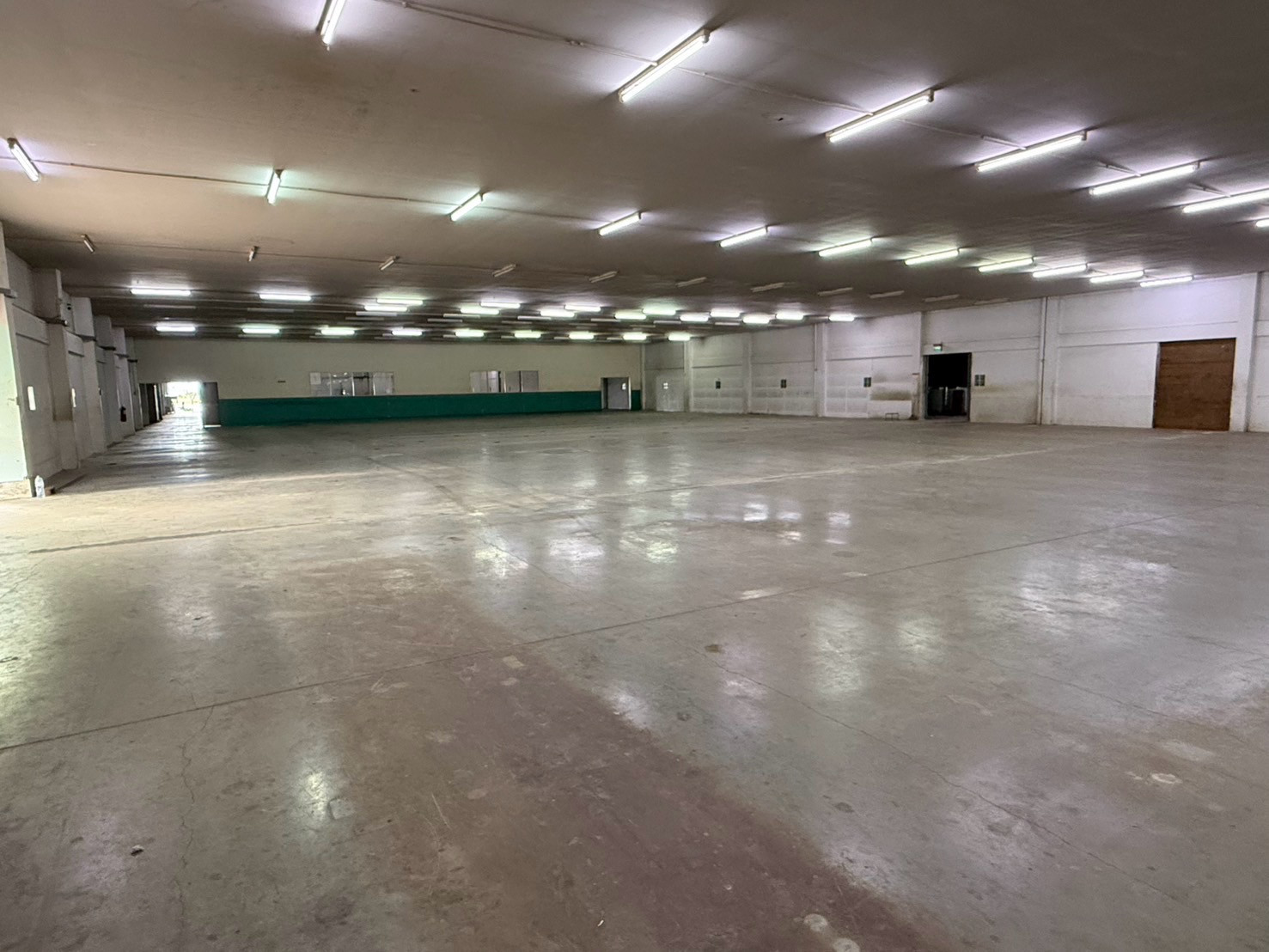 Warehouse for rent, Phraeksa Road, Samut Prakan Province, size 2,508 sq m., 3,600 sq m., and 3,900 sq m. Cheap warehouse 130 baht/sq m.