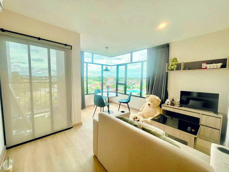 Selling a 2-bedroom condo unit at The Indeed Sriracha. Corner unit with unobstructed view, easy to rent out.