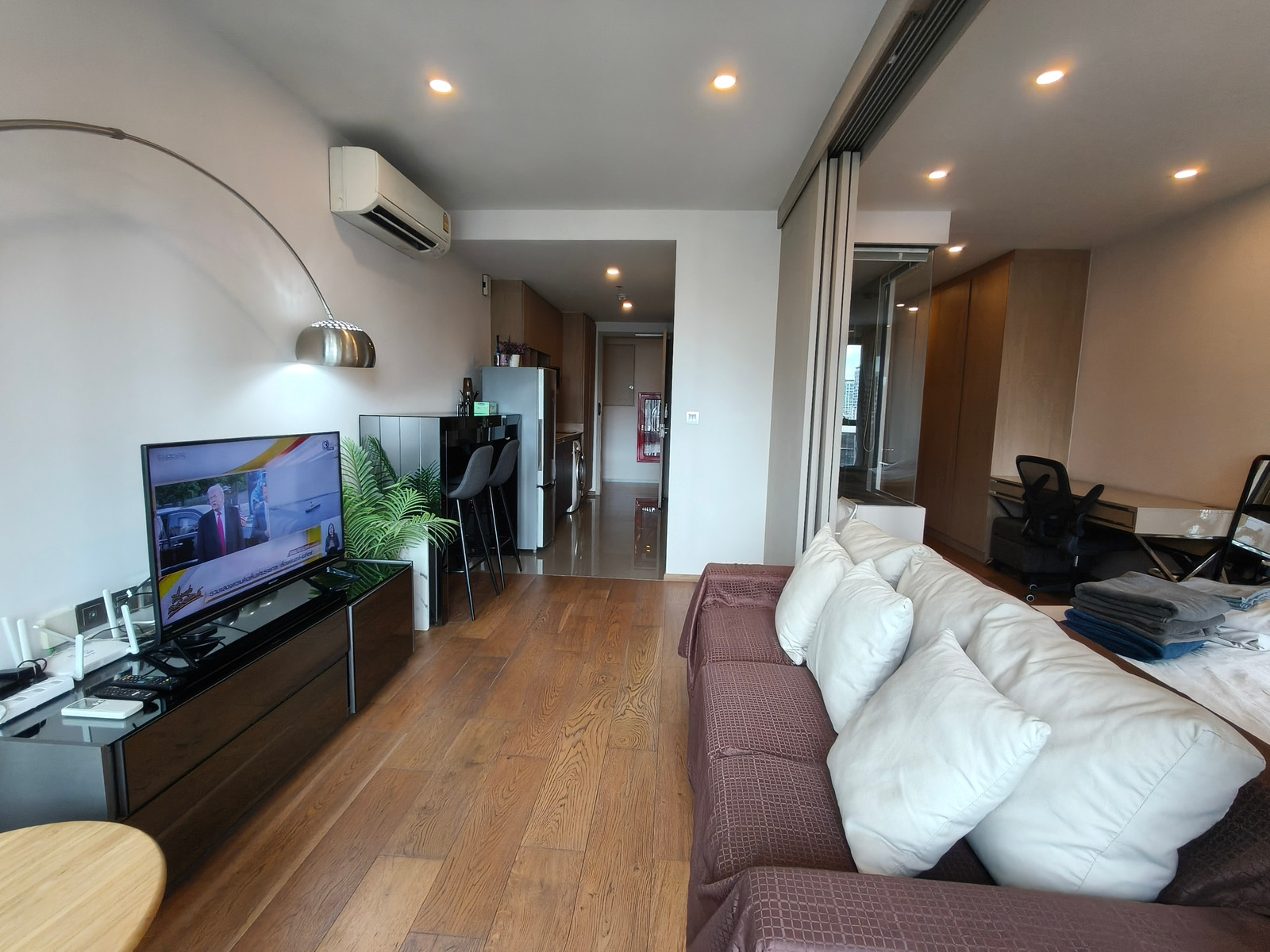 1BR For rent at Q Chidlom Phetchburi, Fully furnished. Ready to move in. 1BR For rent at Q Chidlom Phetchburi, Fully furnished. Ready to move in.