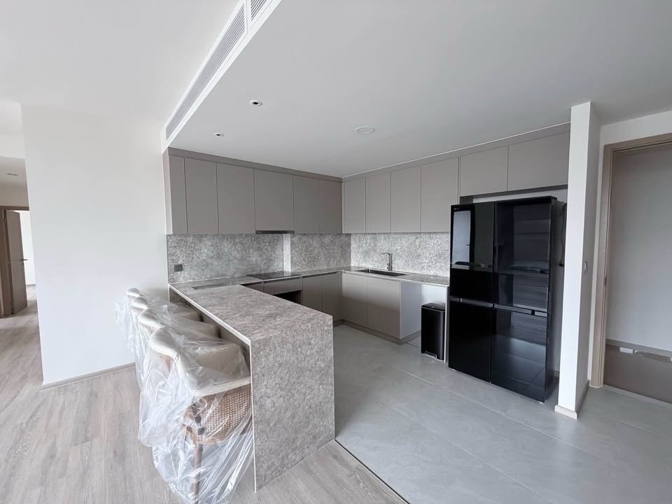 Pynn Soi Soonvijai 3 bedrooms - Available for Rent, pets allowed.

3 bedrooms, 3 bathrooms, 2nd floor 
137.24 sq m.
Welcome co-agency