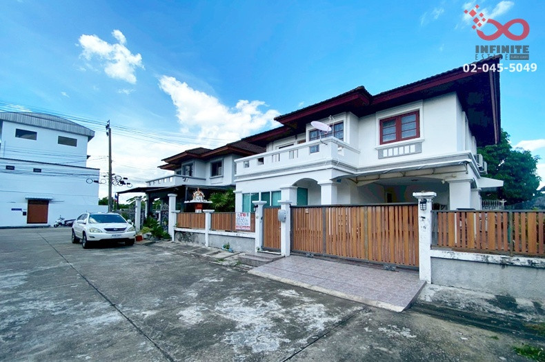 2-story detached house for sale, 58 sq m. Seri Thai 25, Kanchanaphisek Ring Road, Bang Kapi, near The Mall Bang Kapi.