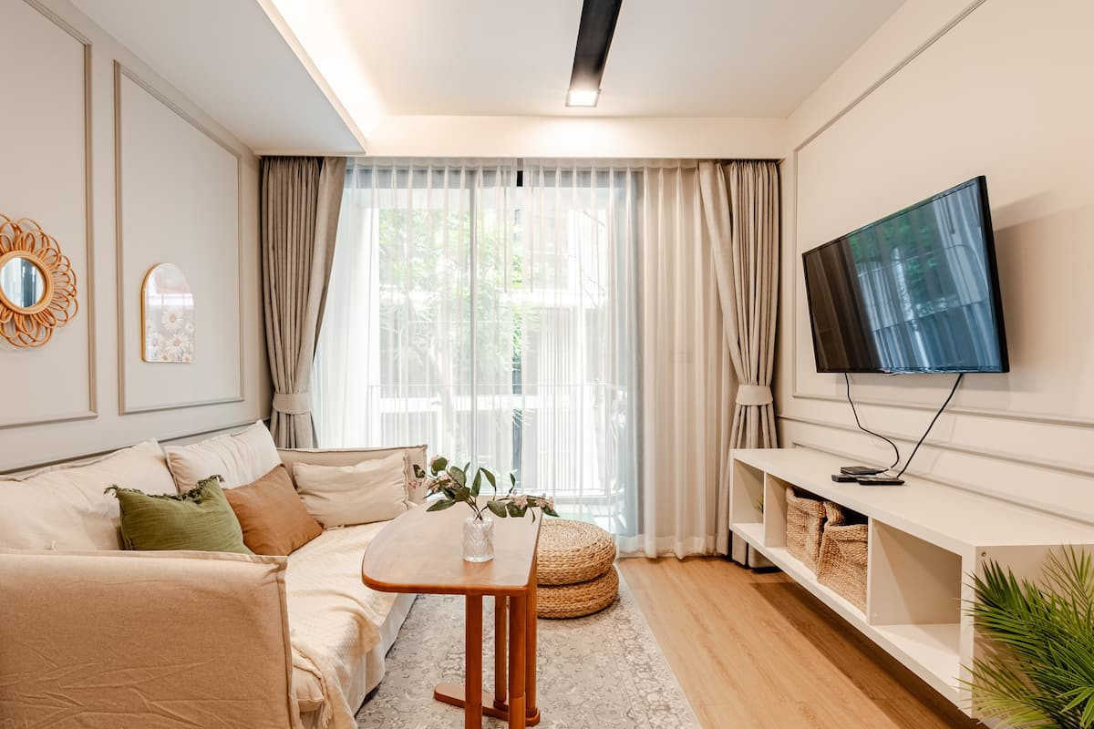 Condo for rent, The Nest Ploenchit, 3rd floor, convenient travel, near BTS Ploenchit, only 350 meters. Condo for rent, The Nest Ploenchit, 3rd floor, convenient travel, near BTS Ploenchit, only 350 meters.