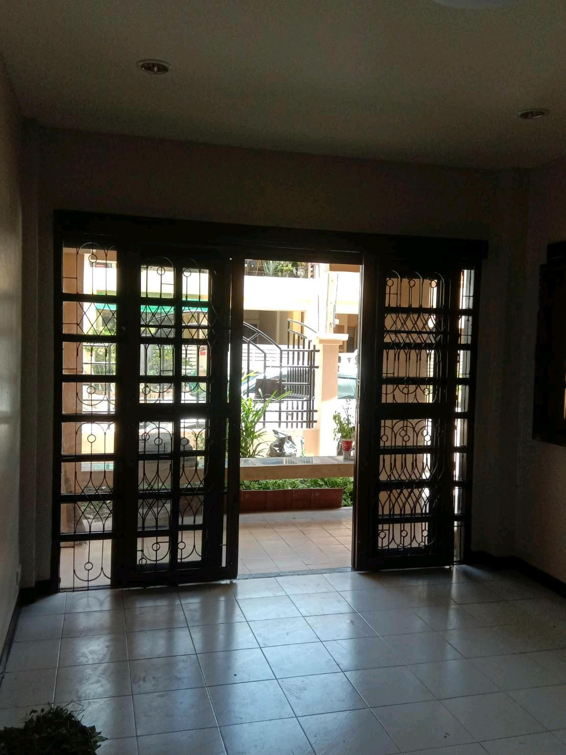White townhouse, 2 floors, Muang Ake Project 5, Rangsit. – รูปที่ 2