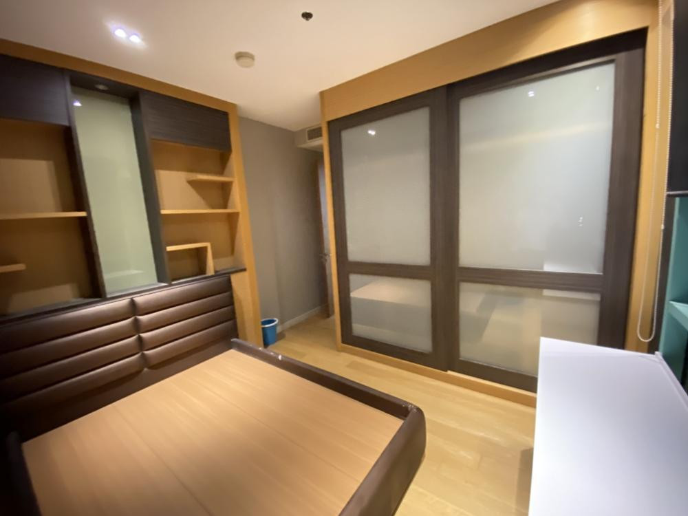 For Sell Chatrium Riverside beautiful room, very good price, high floor, city view, very livable. For Sell Chatrium Riverside beautiful room, very good price, high floor, city view, very livable.