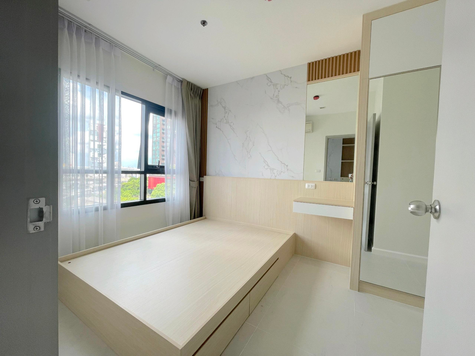 ขายด่วน🏢Chapter One Midtown Ladprao 24🔥เพียง3.09ล้าน🔥
ID : EB-89146
1 Bed 1 Bath 
Size :30 sqm
Selling Price : 3,090,000 THB 🔥🔥🔥
BTS / MRT :ลาดพร้าว🚅
📞,Line 065-5193596 k.ปัน