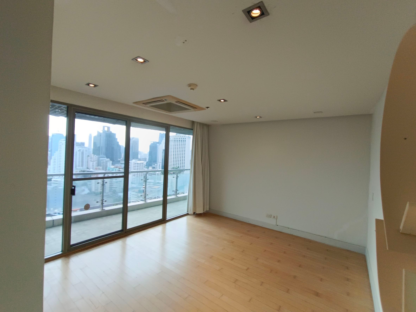 Large unit with garden view, next to Benjakitti Park, and close to BTS Asok – MRT Sukhumvit interchange. / The Lakes 3 bed 414 sq.m.Tel. 0937890899 Large unit with garden view, next to Benjakitti Park, and close to BTS Asok – MRT Sukhumvit interchange. / The Lakes 3 bed 414 sq.m.Tel. 0937890899