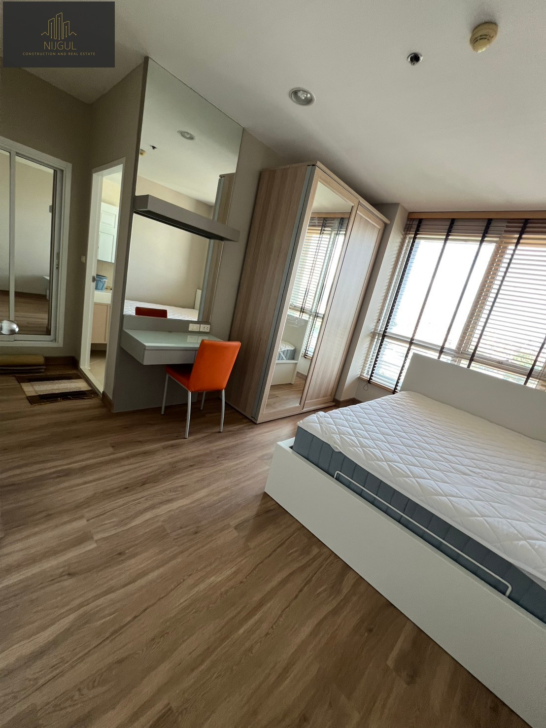For rent: Life @ Ratchada – Ladprao 36, large room, 2 bedrooms, 2 bathrooms.