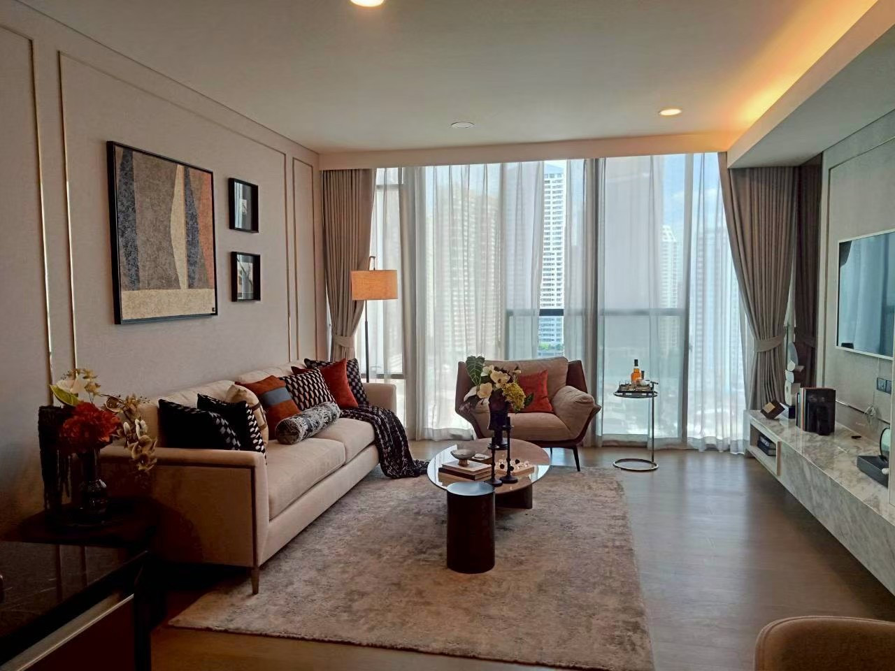 Condo 2 bedrooms, 2 bathrooms, fully furnished, ready to move in. View of Benjakitti Park Condo 2 bedrooms, 2 bathrooms, fully furnished, ready to move in. View of Benjakitti Park