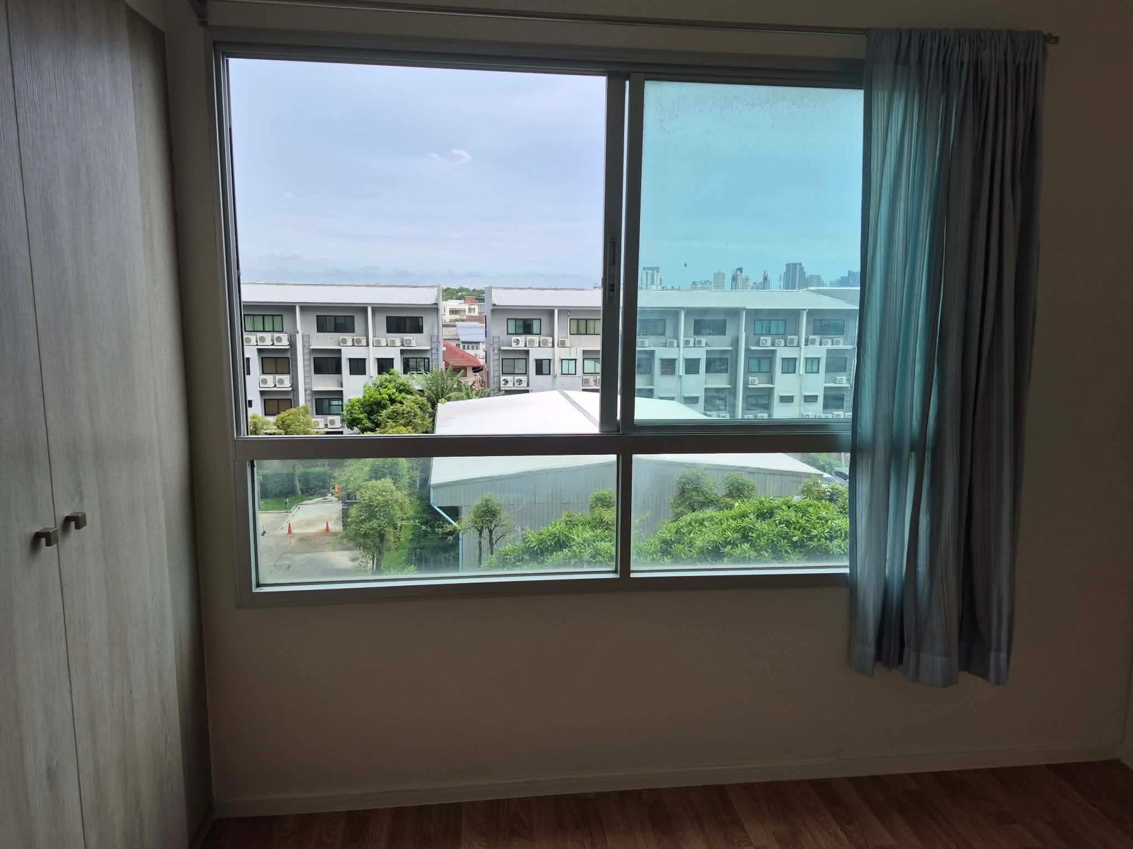 Condo for sale, Lumpini Park Nawamin Sri Burapha, new room, never lived in before. Condo for sale, Lumpini Park Nawamin Sri Burapha, new room, never lived in before.