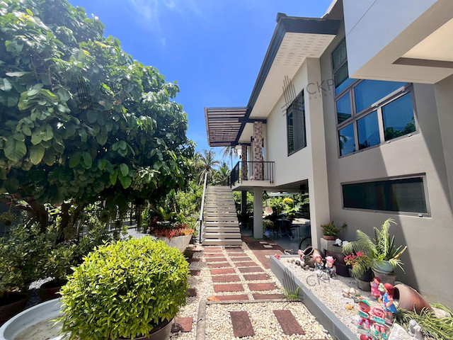 ขาย บ้านพักตากอากาศ พร้อมที่ดิน มีบ้านพักรับรองอีก 2 หลัง ใกล้ถนนมิตรภาพ เดินทางสะดวก ไม่ไกลห้างสรรพสินค้า | 93345 – รูปที่ 2
