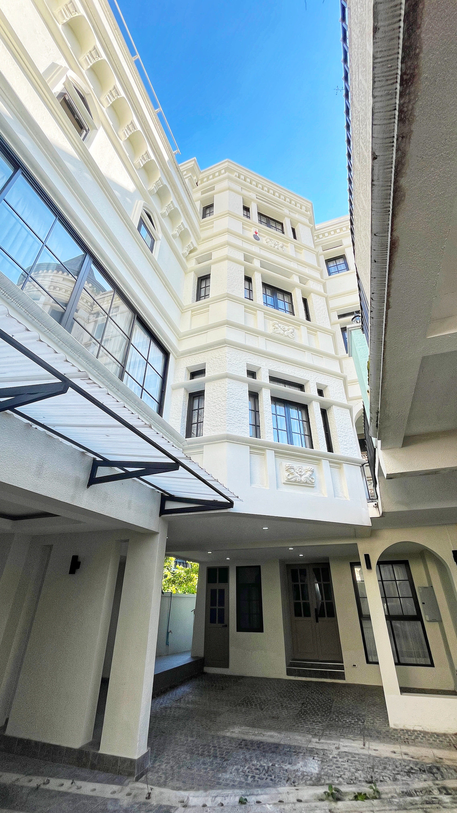 For sale/rent Chicha Castle – 4-story townhome in the heart of Sukhumvit 31, large edge plot.