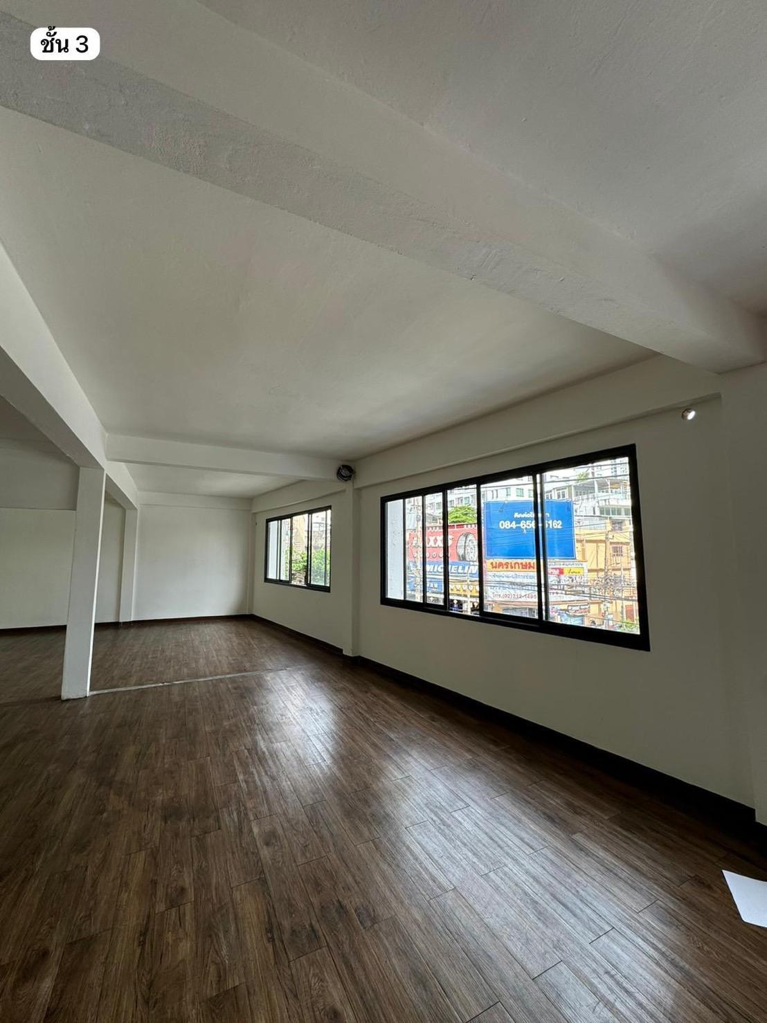 Commercial building for sale, 3 units, in the heart of Sukhumvit, near BTS Phra Khanong, only 1 minute. – รูปที่ 4