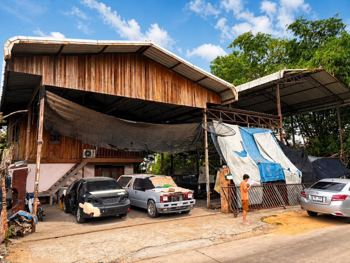 97762 - Selling leasehold rights to temple land with a 2-story house, commercial location near Worachet intersection, Ayutthaya. 97762 - Selling leasehold rights to temple land with a 2-story house, commercial location near Worachet intersection, Ayutthaya.