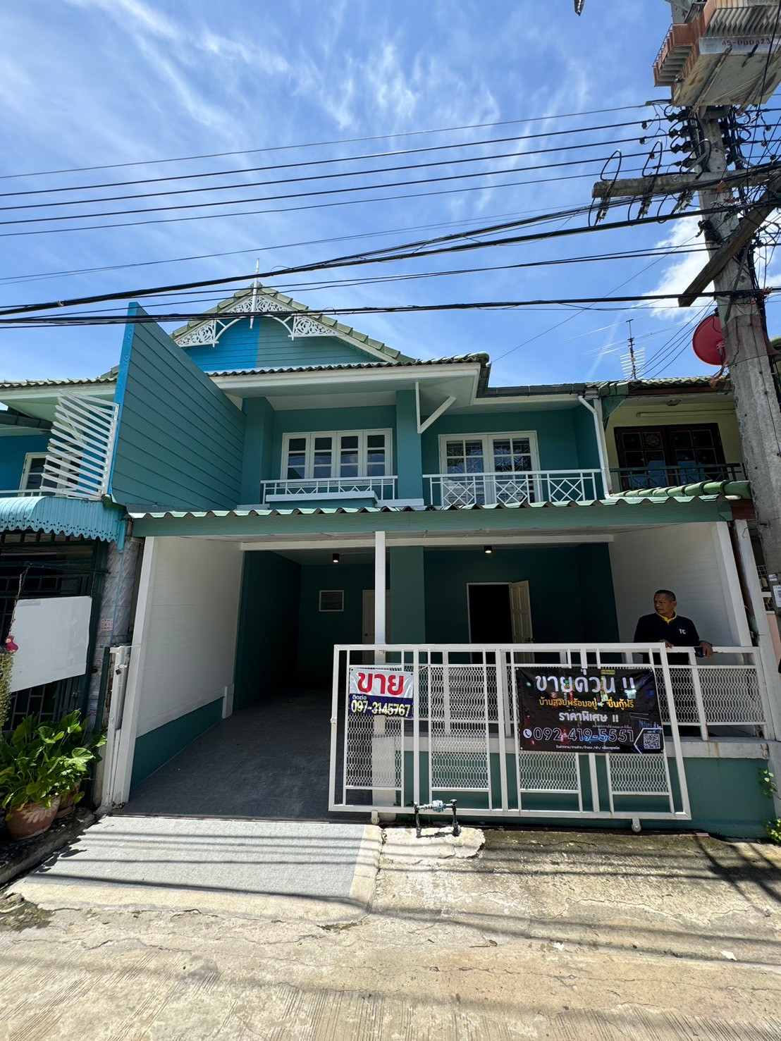 Townhouse for sale, Baan Pruksa 12 Rangsit-Klong Sam (Baan Pruksa 12 Rangsit-Klong 3), newly decorated throughout.  Near the morning market in the project  There is a van to go to Future Park, convenient to travel.