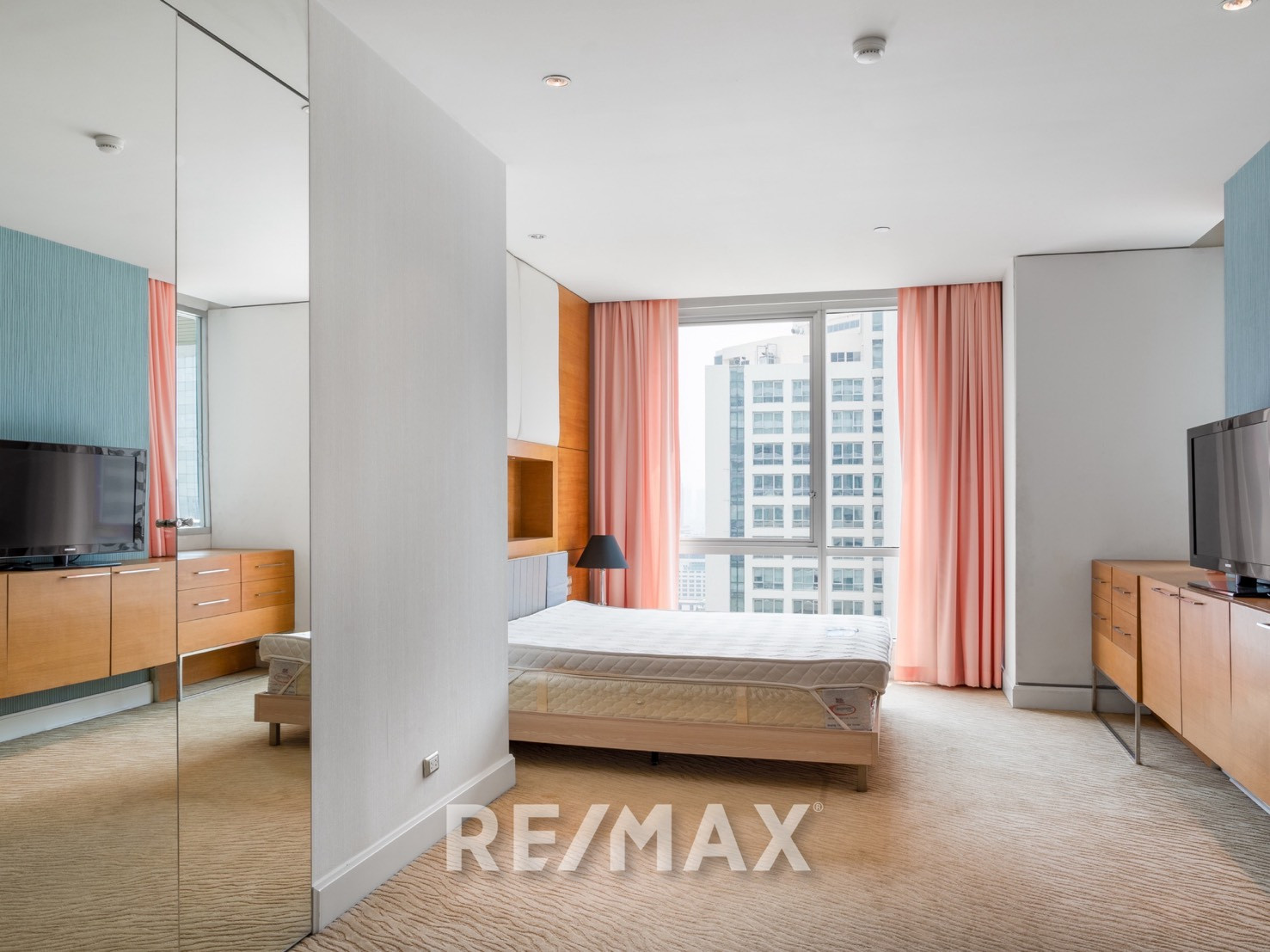 Sky Villas (in same building as Ascott Sathorn Bangkok) Please feel free to leave me a message on LINE – รูปที่ 2