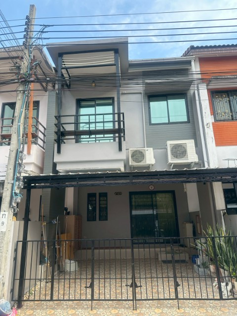 2-story townhouse for rent, The Log Town, Sukhumvit Road 103, 3 bedrooms, 2 bathrooms, fully furnished, good location, convenient travel, near BTS Udomsuk, rent 23000 baht. 2-story townhouse for rent, The Log Town, Sukhumvit Road 103, 3 bedrooms, 2 bathrooms, fully furnished, good location, convenient travel, near BTS Udomsuk, rent 23000 baht.