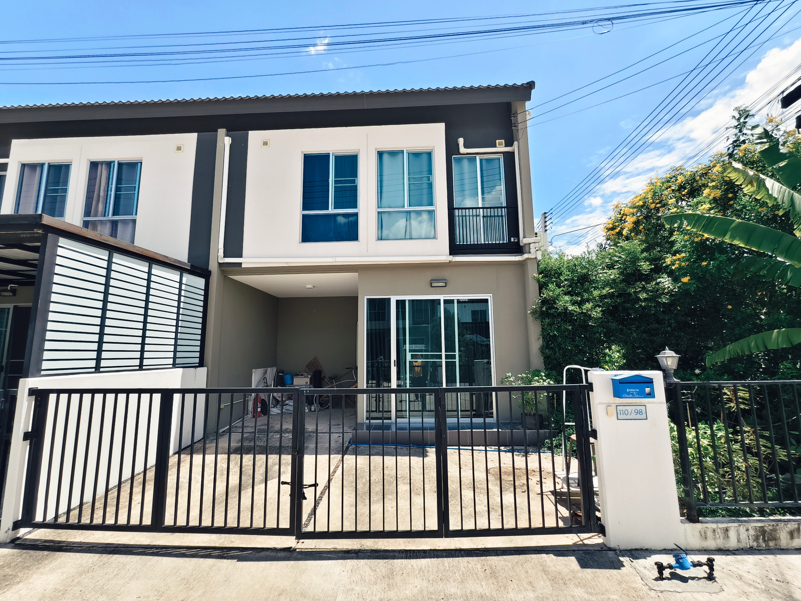 Townhouse for sale, Ratchaphruek-345, size 27 sq m, 3 bedrooms, 2 bathrooms, convenient travel, near Robinson Ratchaphruek, 2,790,000 baht.