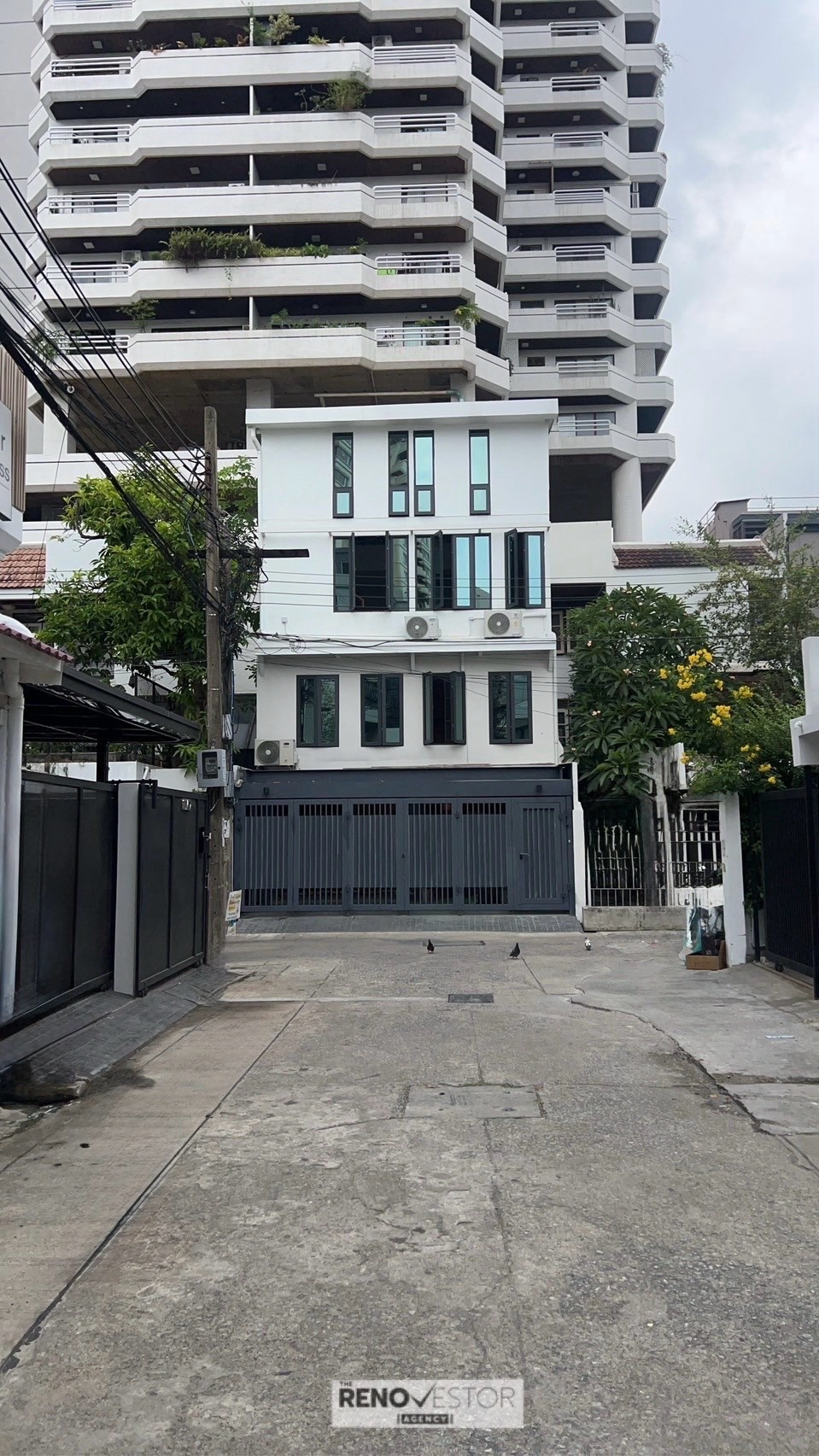 ขายทาวน์โฮม สุขุมวิท 49 ใกล้ BTS พร้อมพงษ์ ทองหล่อ บ้านหรูรีโนเวท 3 ชั้น ลงทุน มีผู้เช่า กรุงเทพ ทำเลดี