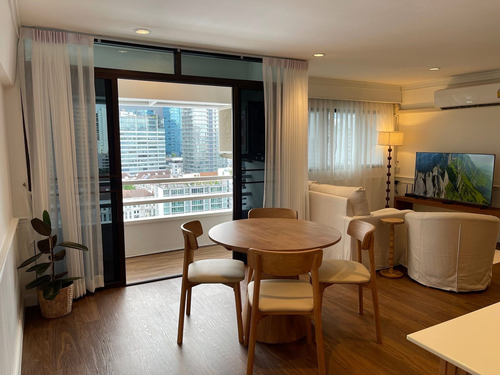 Duplex 2 ห้องนอน รีโนเวทใหม่ ทำเลทองหล่อให้เช่า | Thonglor Tower – รูปที่ 4