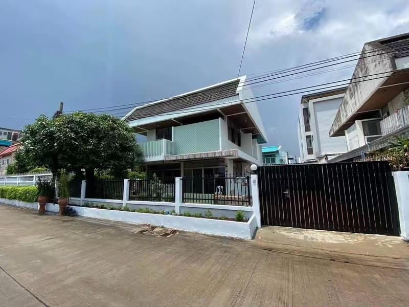 Detached House for Rent 📍 Location: Charan Sanitwong 12 