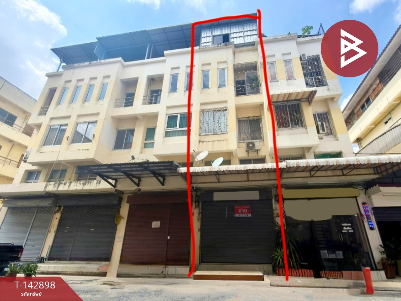 5-story commercial building for sale, Nakhon Romklao Square, Bangkok. 5-story commercial building for sale, Nakhon Romklao Square, Bangkok.