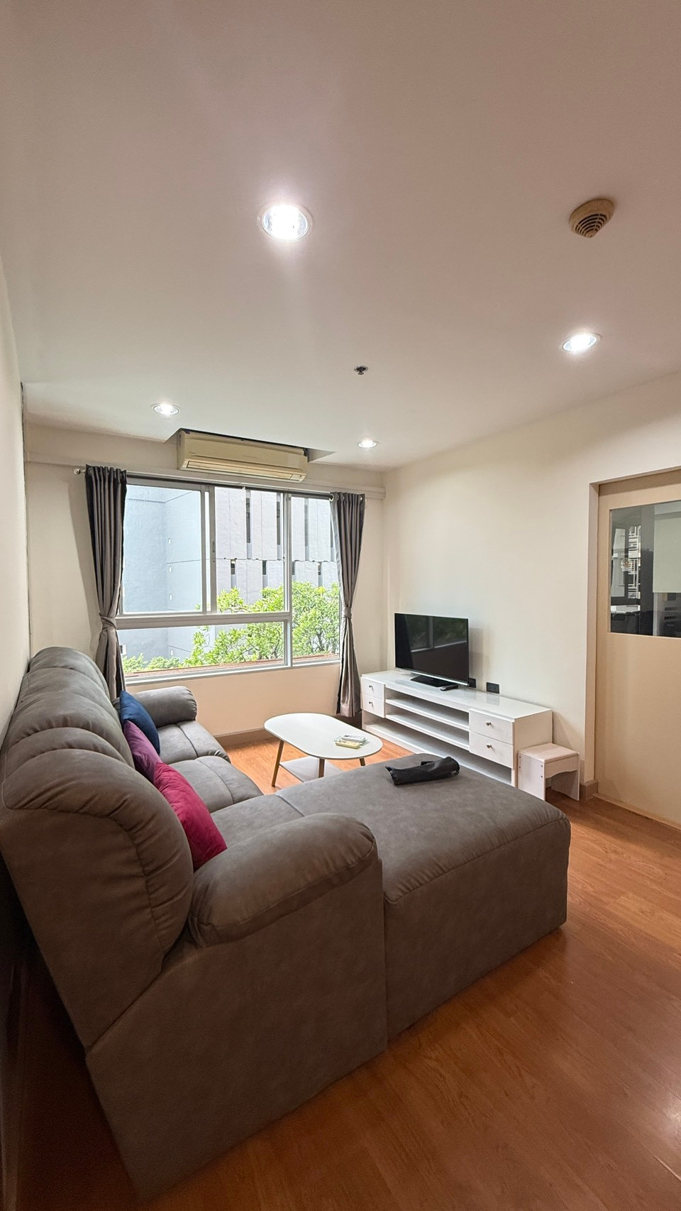 For Sell Condo One X Sukhumvit 26 area 50 sqm 4.8MB Renovated Green and Pool view For Sell Condo One X Sukhumvit 26 area 50 sqm 4.8MB Renovated Green and Pool view