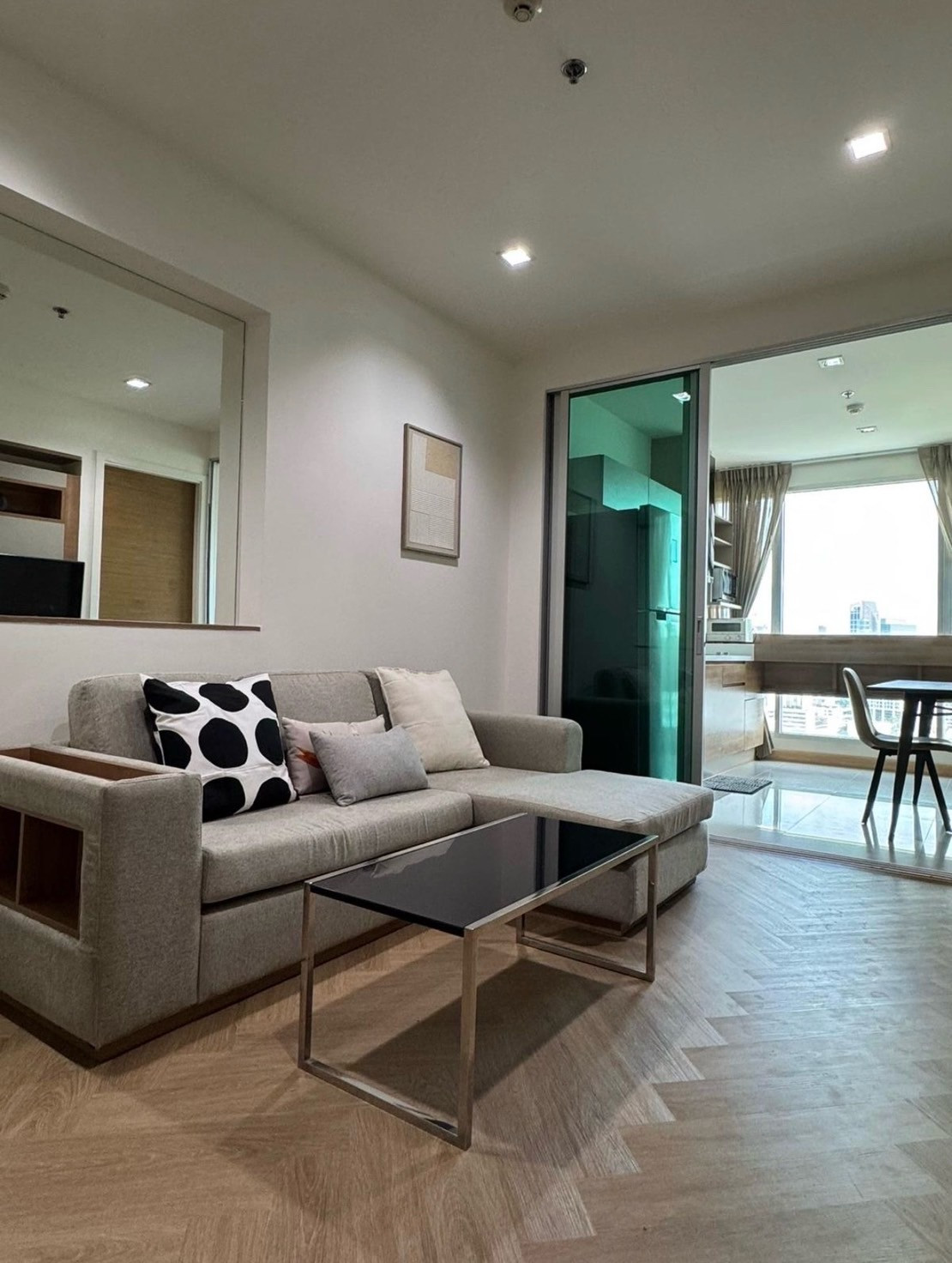❤️ขาย Rhythm Phahol Ari พร้อมผู้เช่า  
45 sqm   ราคาขาย 5.5 ล้านบาท ค่าโอนคนละครึ่ง  ห้อง renovate ใหม่ ปูพื้นใหม่  ขายรวมเเถมเฟอร์นิเจอร์  จร้า   
(สัญญาคนเช่าครบ  Aug 2027 ) 
สนใจ  line @900cqqhk tel 0859114585.  – รูปที่ 4