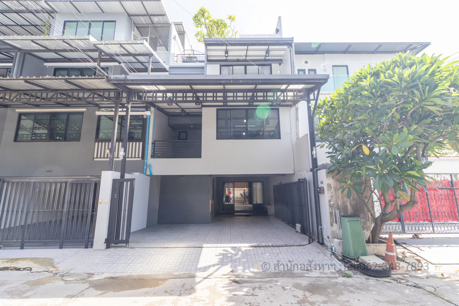 Townhome for rent, 3 floors, Soi Phawana 5 (Lat Phrao 41), large house, 268 sq m., can be used as an office, newly decorated condition, has a sky garden and a large kitchen. Satisfying! Townhome for rent, 3 floors, Soi Phawana 5 (Lat Phrao 41), large house, 268 sq m., can be used as an office, newly decorated condition, has a sky garden and a large kitchen. Satisfying!
