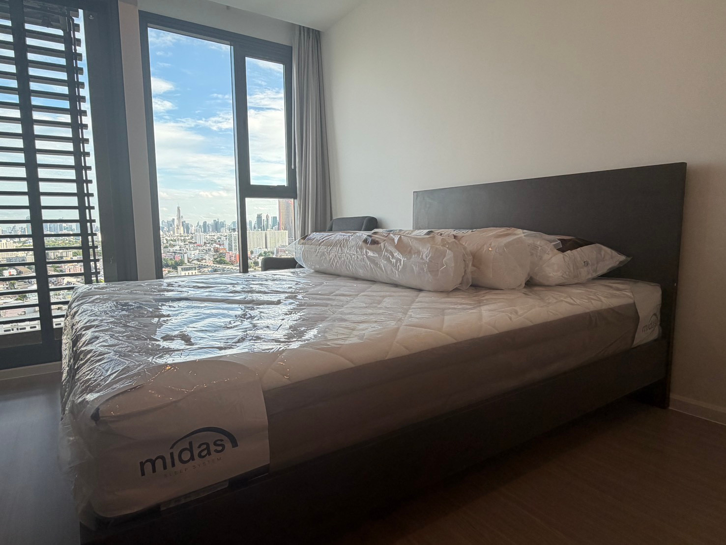ให้เช่า Denim จตุจักร แบบ Studio 22 ตรม. Fully furnished พร้อมเข้าอยู่ ชั้นสูง วิวสวย เพียง 13,000 บาท/เดือน – รูปที่ 3