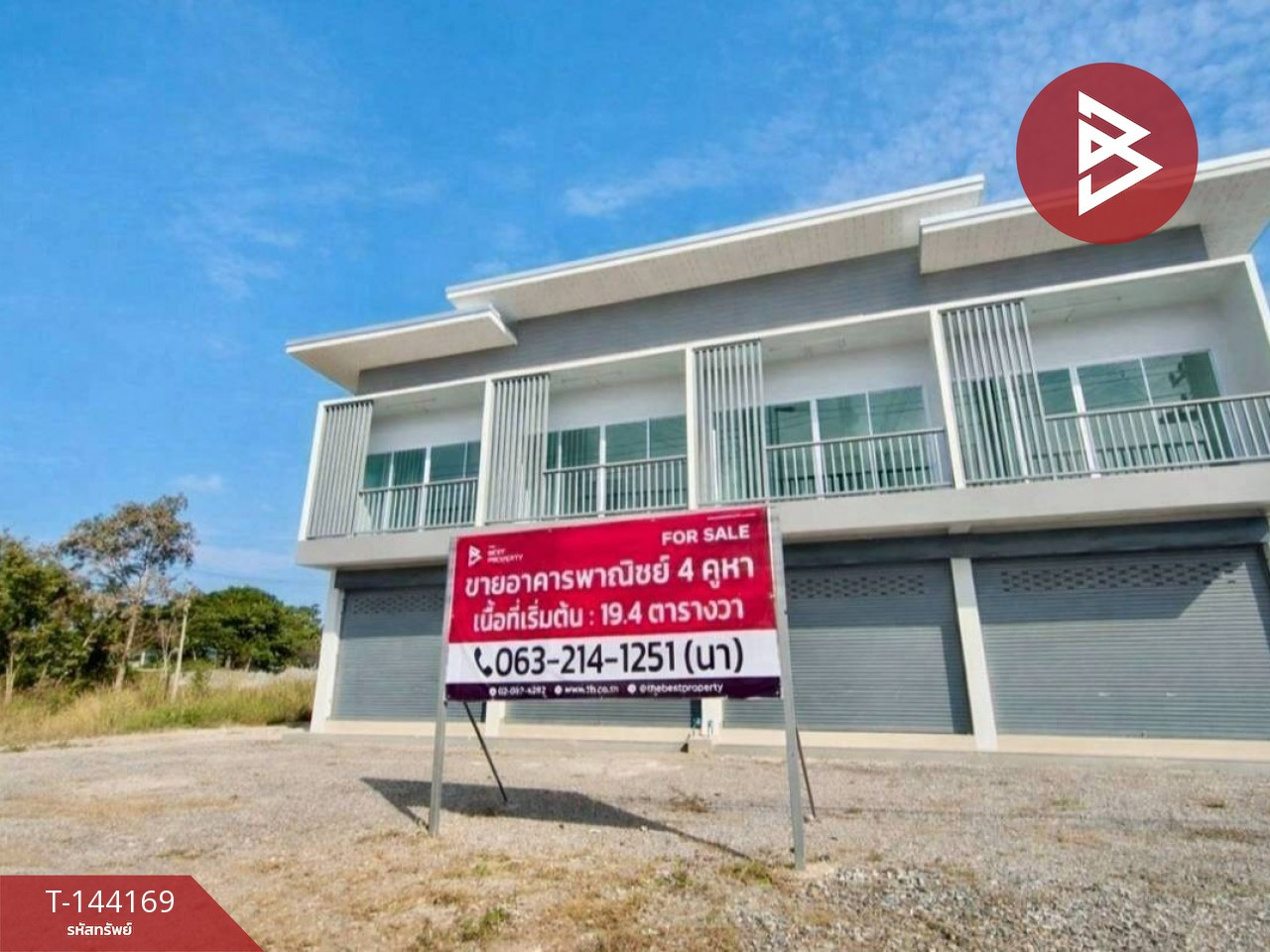 Commercial building for sale, 4 units, 2 floors, Ban Hong District, Lamphun, good location next to the road (sold separately) Commercial building for sale, 4 units, 2 floors, Ban Hong District, Lamphun, good location next to the road (sold separately)