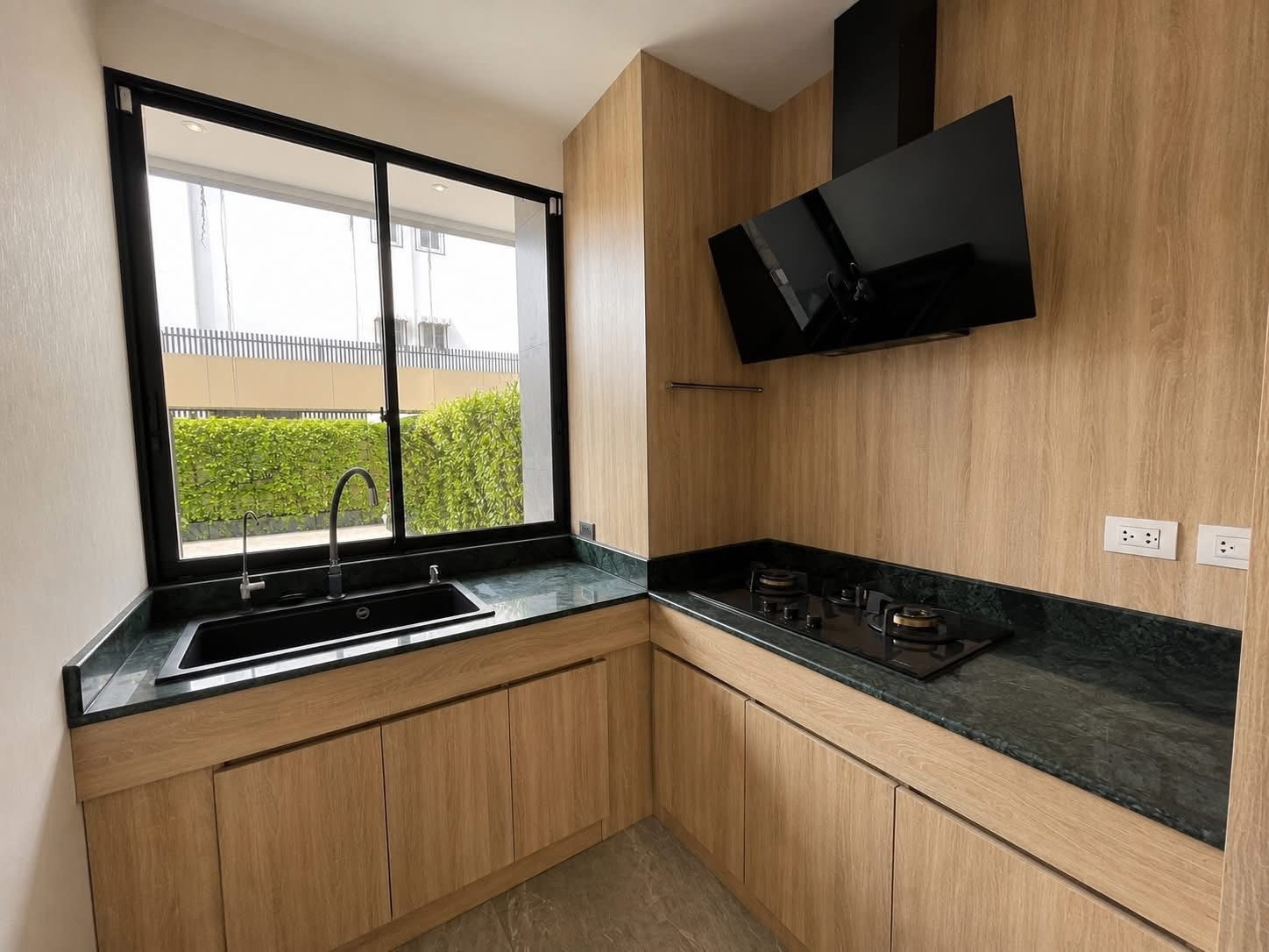 ปล่อยเช่า Luxury Townhome ทำเลรัชดา–ลาดพร้าว ใกล้ MRT รัชดาภิเษก เพียง 750 เมตร – รูปที่ 4