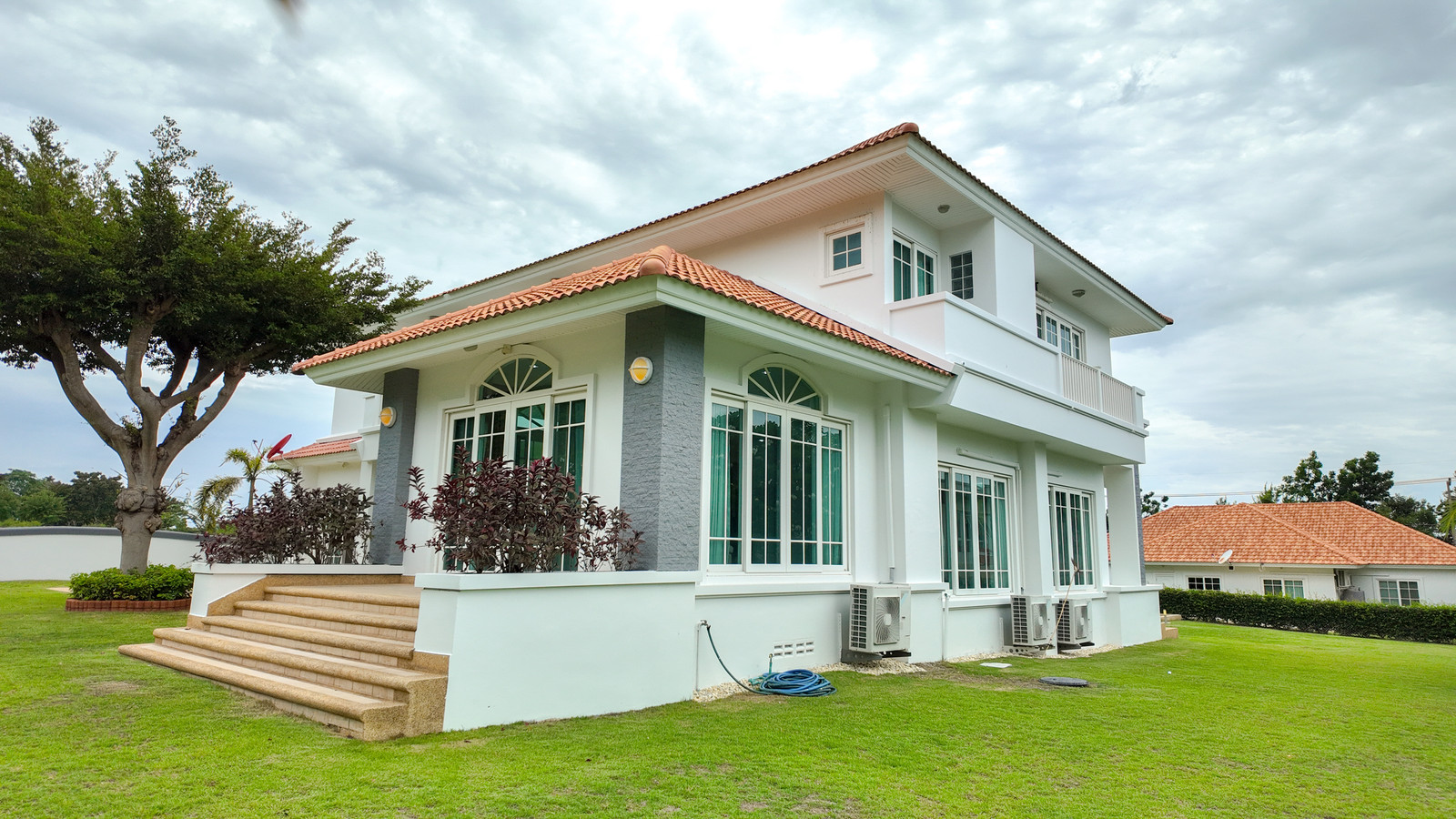 PALM HILLS Stunning golf views meet classic home For Sale (BS6907008)