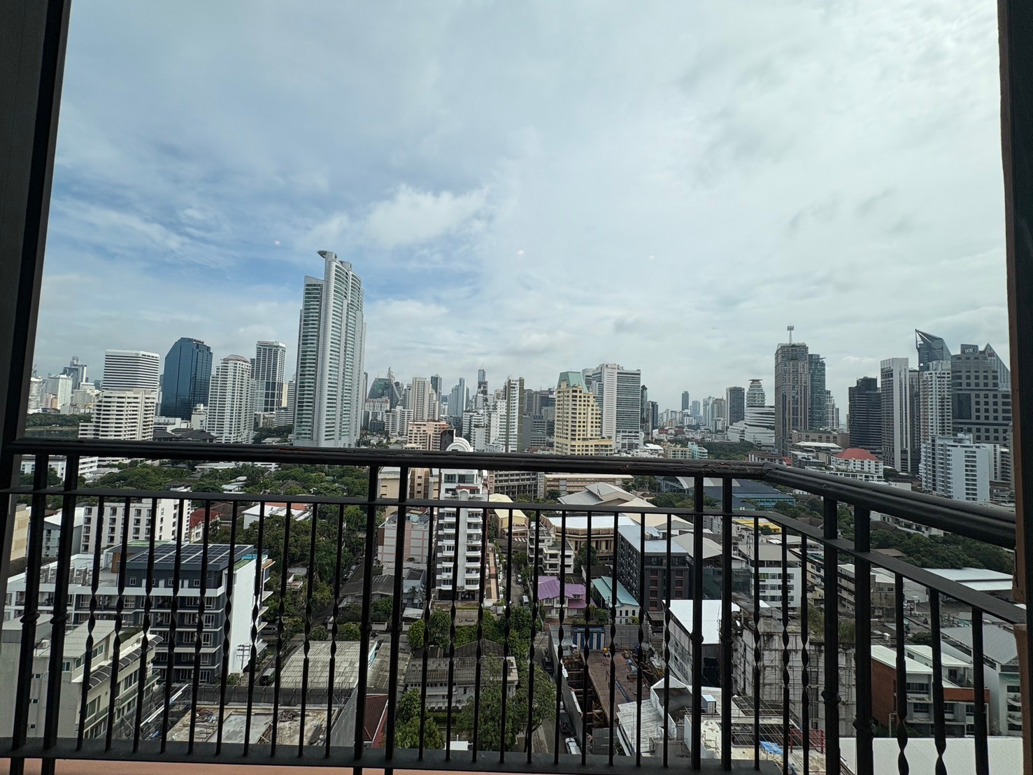 คอนโดเลี้ยงสัตว์ได้ห้องใหญ่ย่านพร้อมพงษ์ The EM District ชั้นสูง วิวโล่งสวย ✨Aguston Sukhumvit 22✨ 1 ห้องนอน 1 ห้องน้ำ ขนาด 56.24 ตร.ม ใกล้ BTS / MRT พร้อมพงษ์ (1.4 กม.) Tel.0982645161 คอนโดเลี้ยงสัตว์ได้ห้องใหญ่ย่านพร้อมพงษ์ The EM District ชั้นสูง วิวโล่งสวย ✨Aguston Sukhumvit 22✨ 1 ห้องนอน 1 ห้องน้ำ ขนาด 56.24 ตร.ม ใกล้ BTS / MRT พร้อมพงษ์ (1.4 กม.) Tel.0982645161