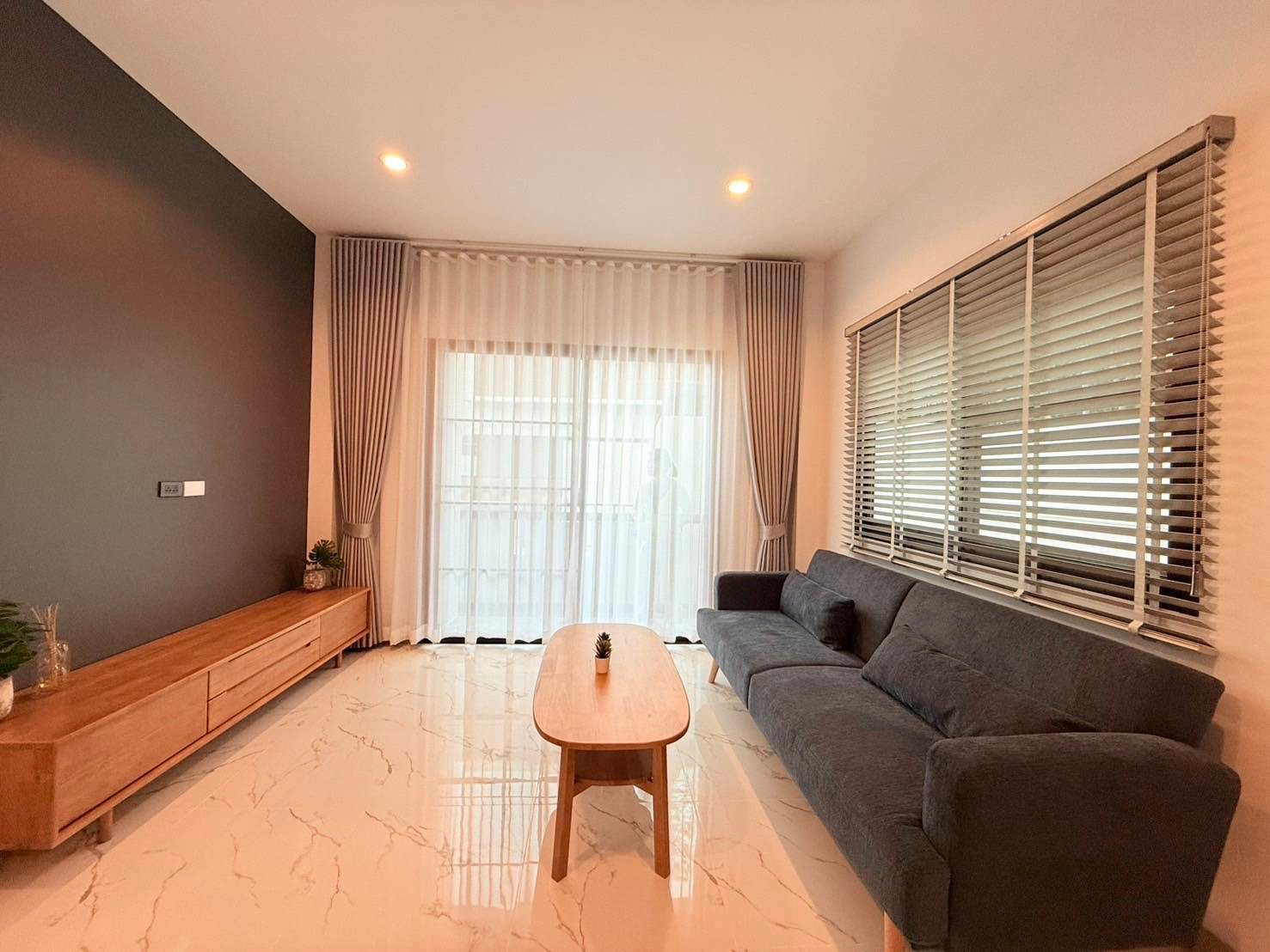 บ้านแฝดสร้างใหม่ ใกล้กาดฝรั่ง และโรงเรียนนานาชาติ หางดง เชียงใหม่  ดีไซน์ Contemporary Modern สวยทันสมัย พร้อมเข้าอยู่ – รูปที่ 2