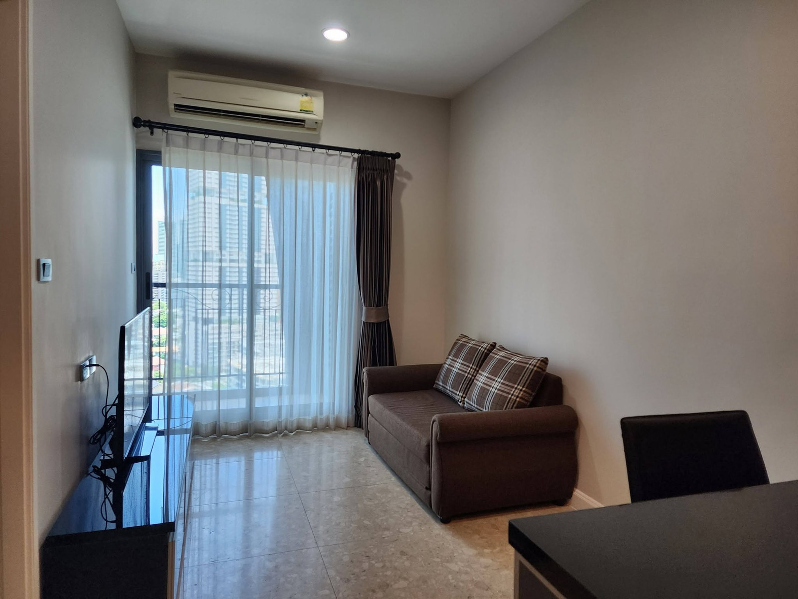 The Crest sukhumvit 34 ปล่อยเช่าห้อง ตกแต่งสวยมาก เฟอร์นิเจอร์ครบ 1 ห้องนอน 1 ห้องน้ำ พร้อมเข้าอยู่!!